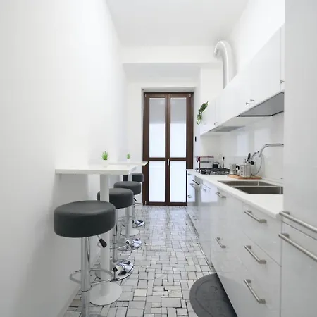 Executive 80 M2, 2floor, Quiet In Navigli-duomo * Milan